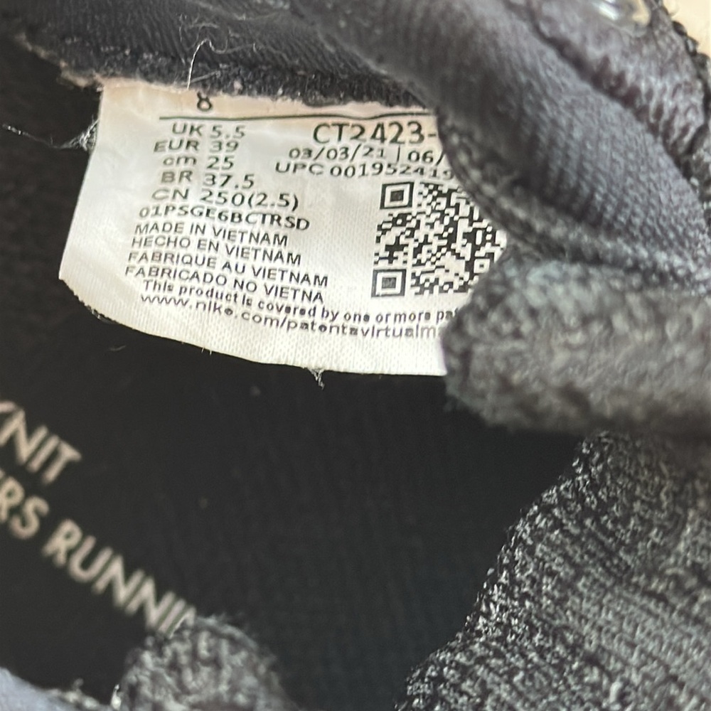 NIKE React INFINITY FLYKNIT WOMENS RUNNING SNEAKERS 
Size 8 - Picture 9 of 10